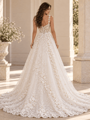 White Sweetheart Lace Appliqué A-Line Wedding Dress With Chapel Train